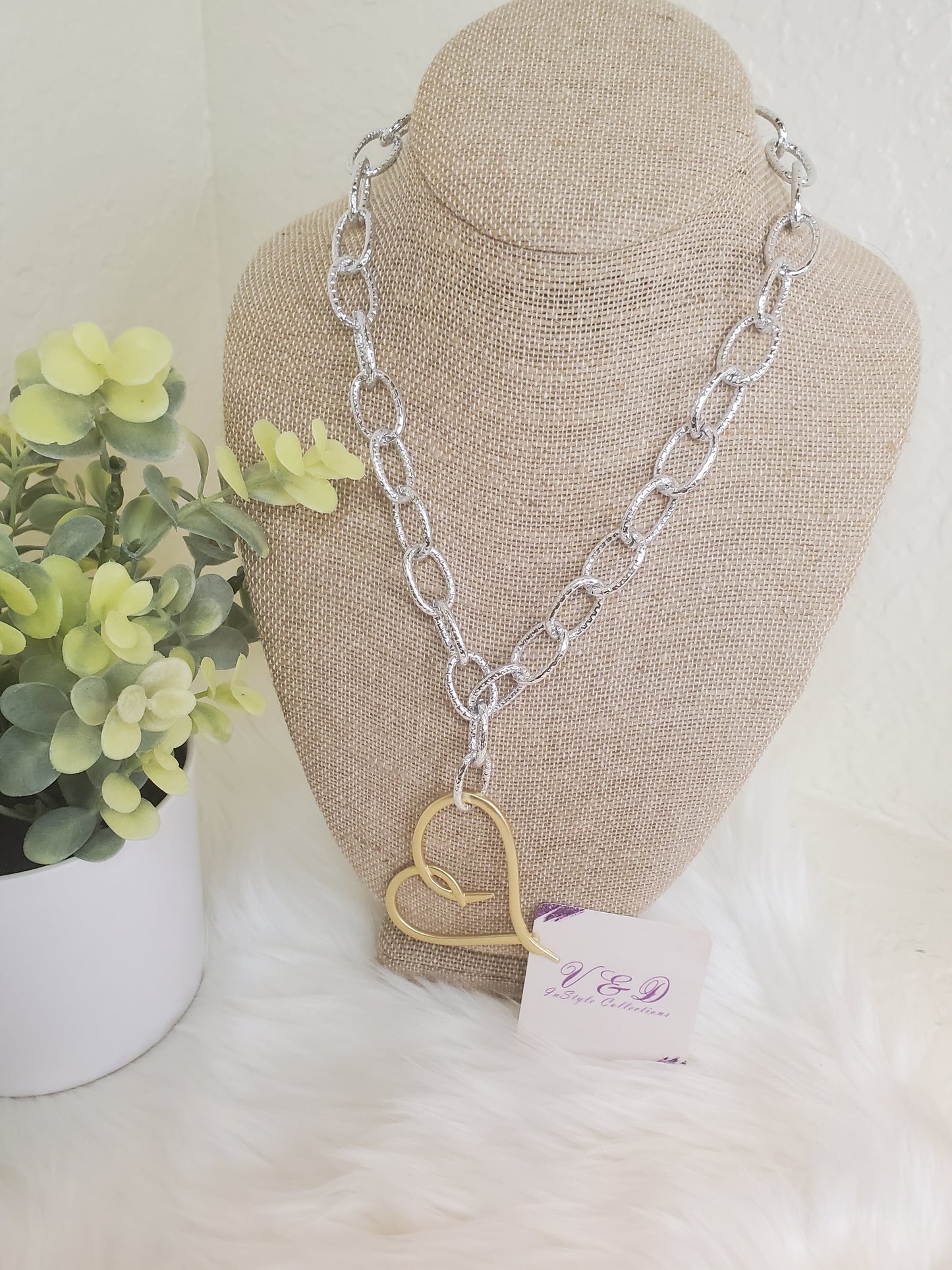 VALENTINE NECKLACE VERA